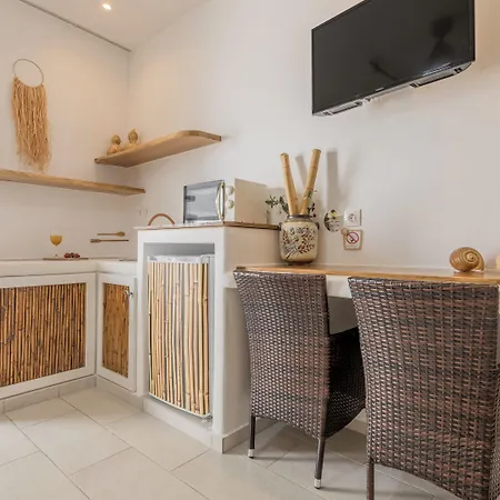 Niki-savvas & 4* Поллония