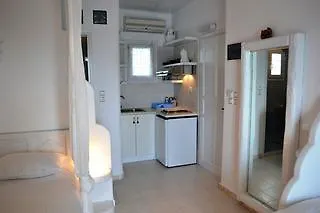 Niki-savvas & 4* Pollonia