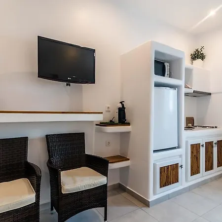 Niki-savvas & 4* Pollonia