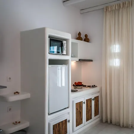 Niki-savvas & 4* Pollonia