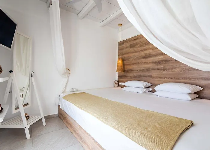 Niki-savvas & ホテル ポロニア