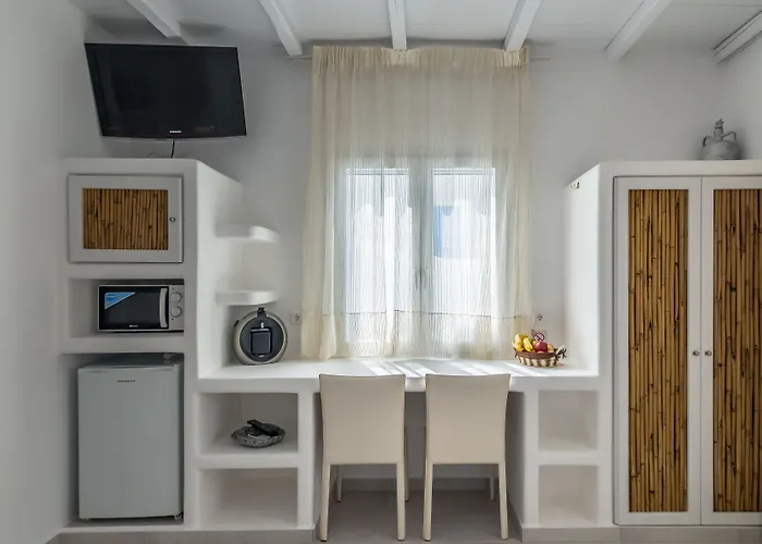 Niki-savvas & 4* ポロニア