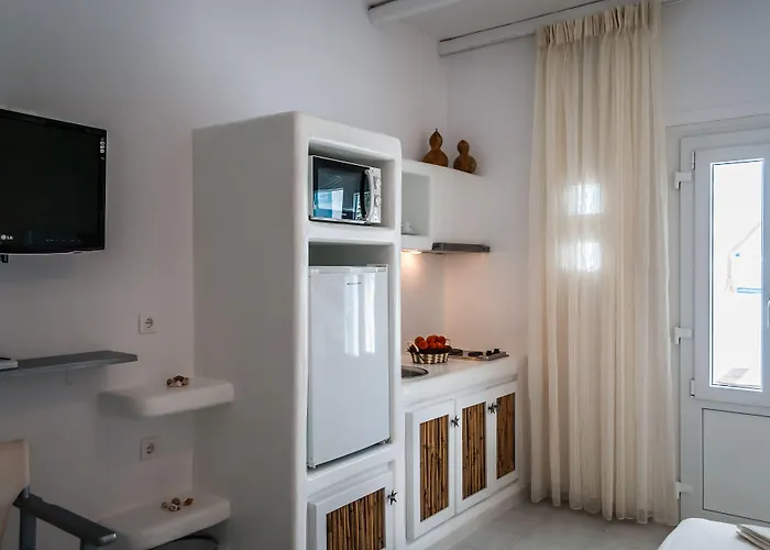 Niki-savvas & 4* ポロニア