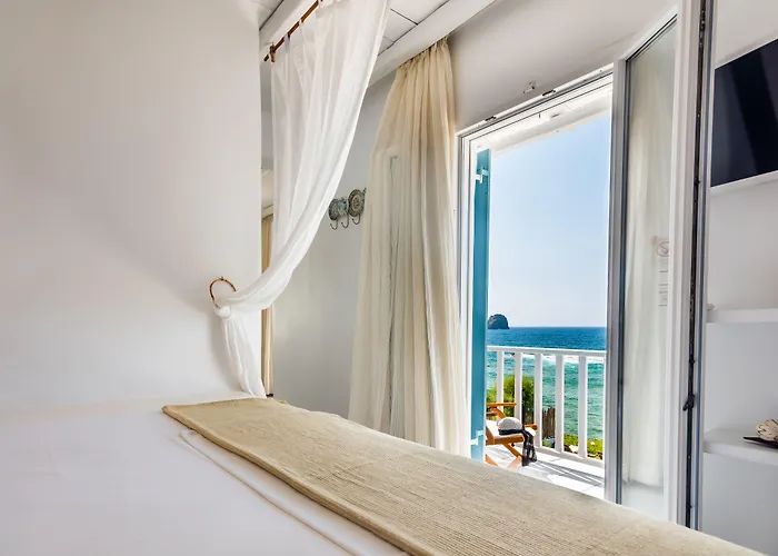 Niki-savvas & 4* ポロニア