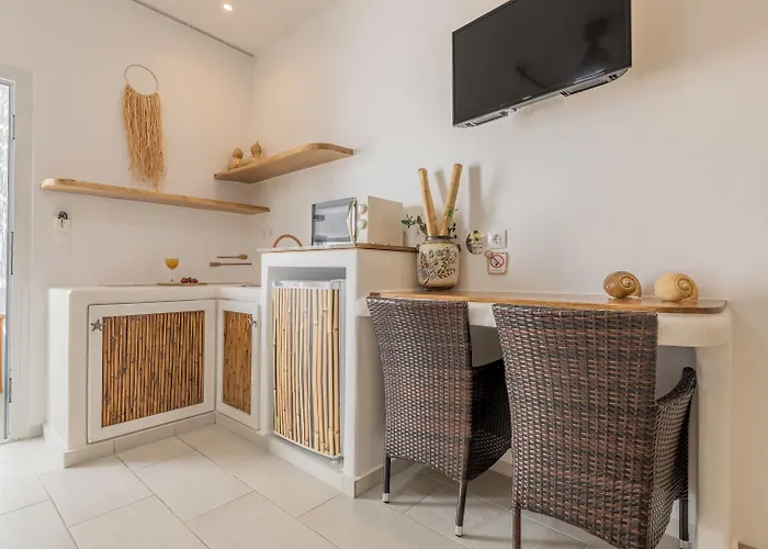 Niki-savvas & 4* ポロニア